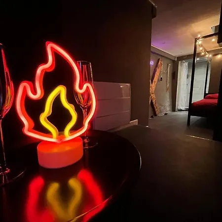 Les 50 Nuances De Rouge Loveroom Souppes-sur-Loing Exterior photo