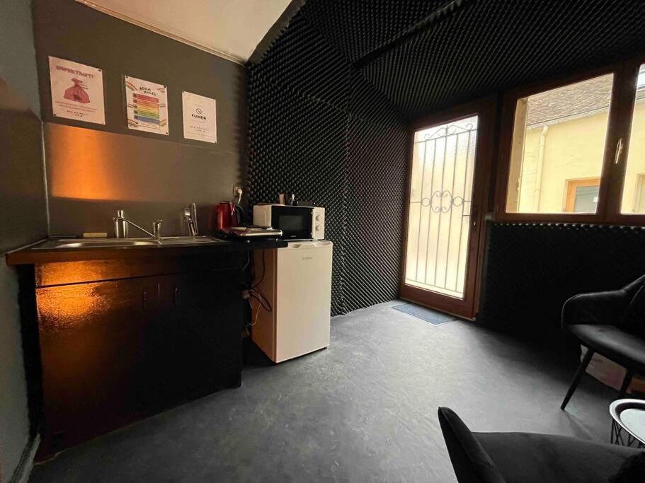 Les 50 Nuances De Rouge Loveroom Apartment *