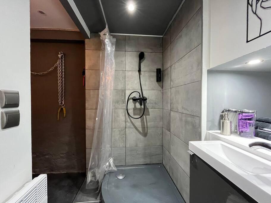 Les 50 Nuances De Rouge Loveroom Apartment *